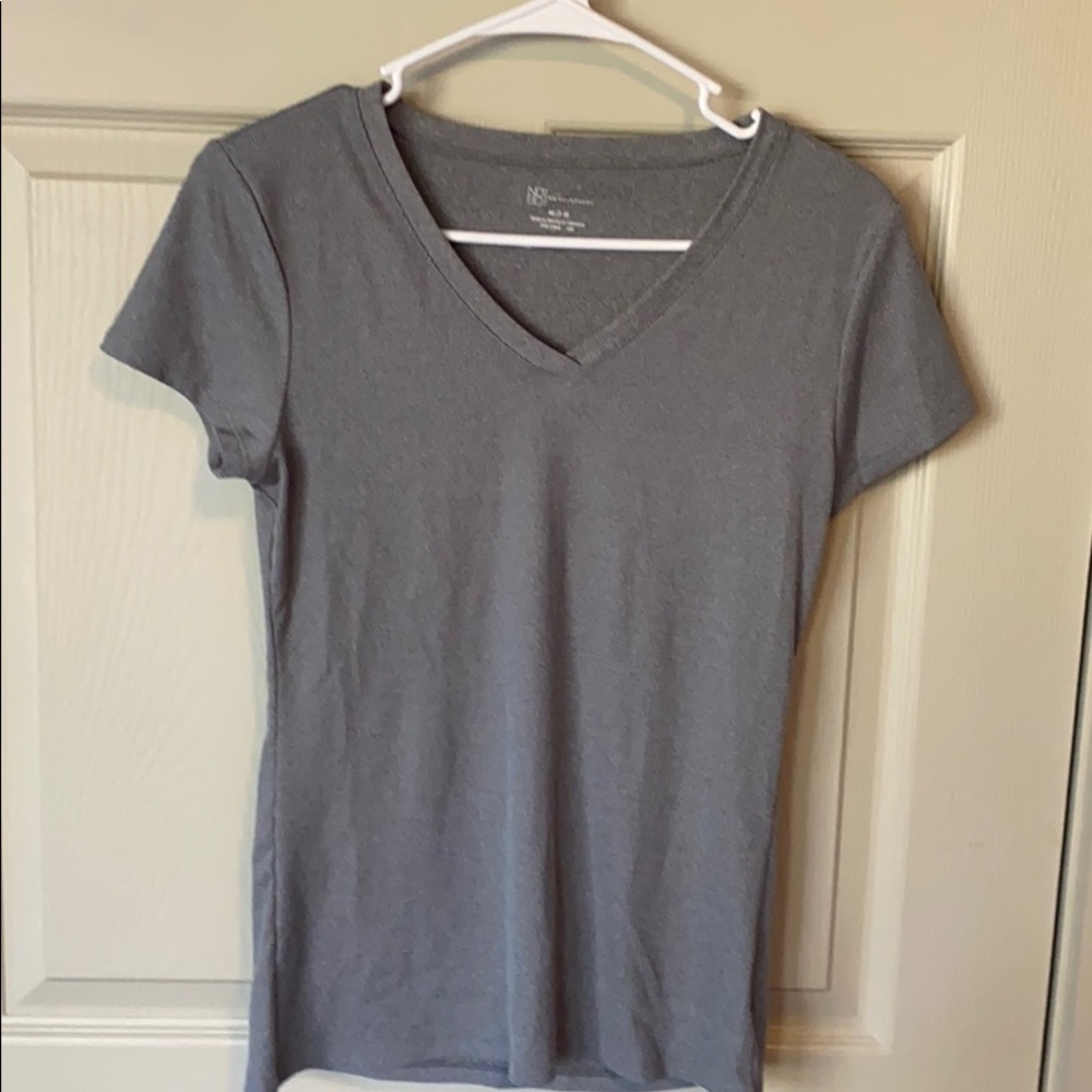 NWOT gray No Boundaries Top